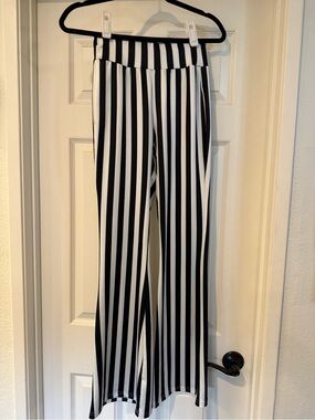 ROMWE Black and White Vertical Stripe Wide-Leg Pants